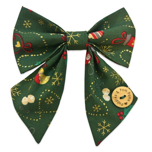 Puppies & Pom Poms - Fleige mit Weihnachtskugeln & Beeren