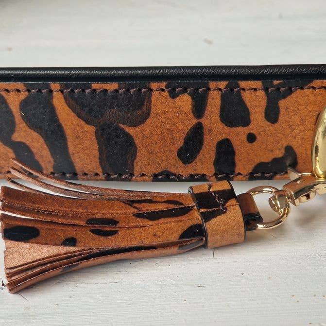 Kay-Line - Leder Halsband AFRICAN CHEETAH. mit Leder PomPom  