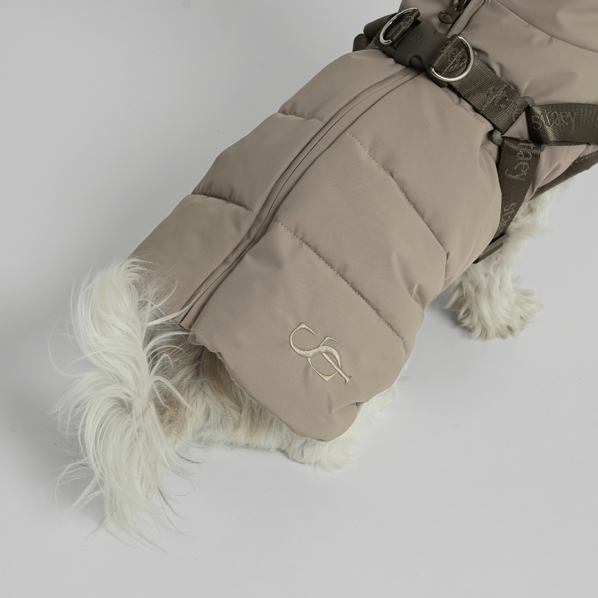 Staey - Vera Hundemantel mit Geschirr | Sand