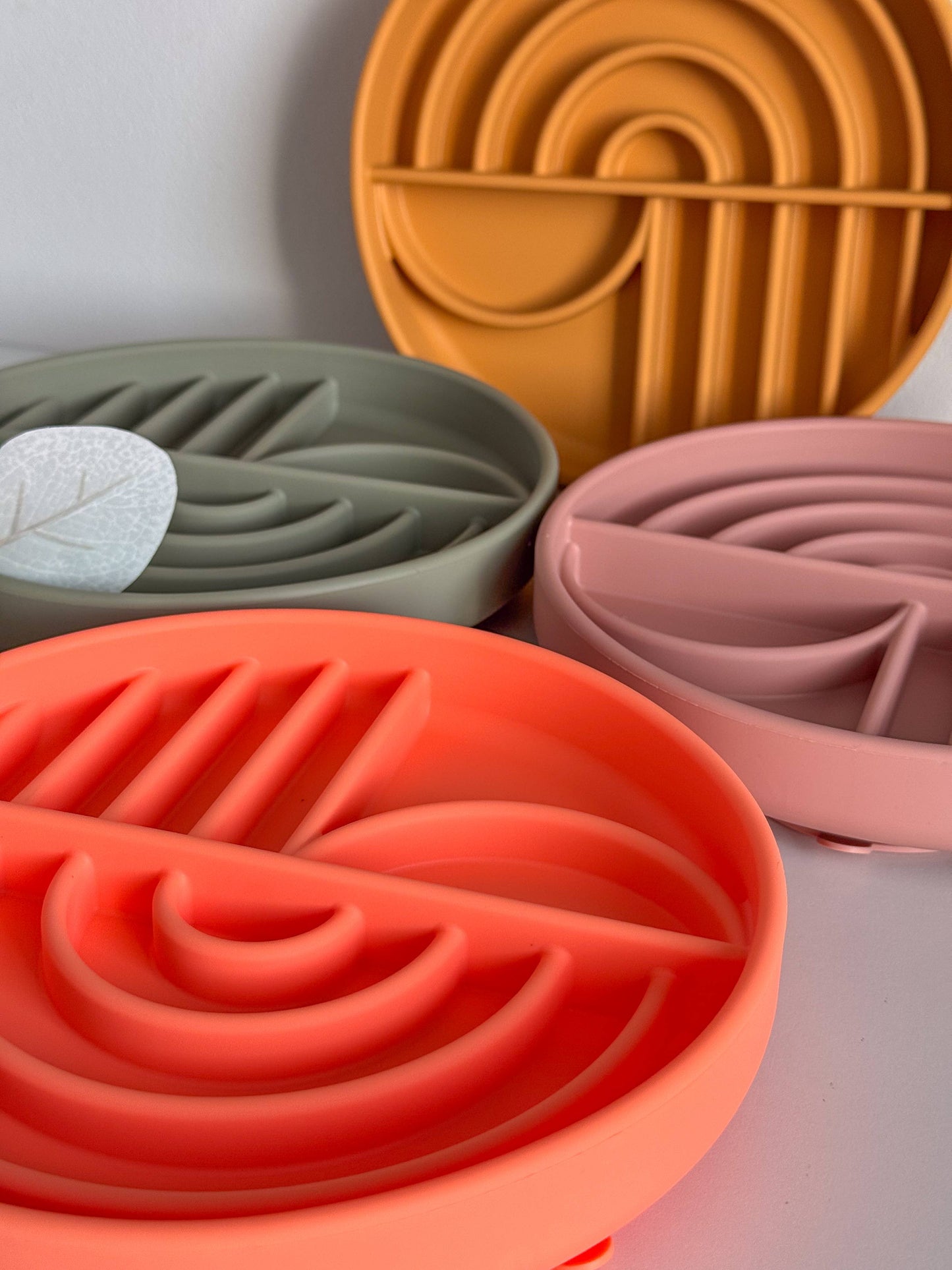 Doggotique - Rainbow Slow Bowl, Futtermatte, Futternapf für Hunde