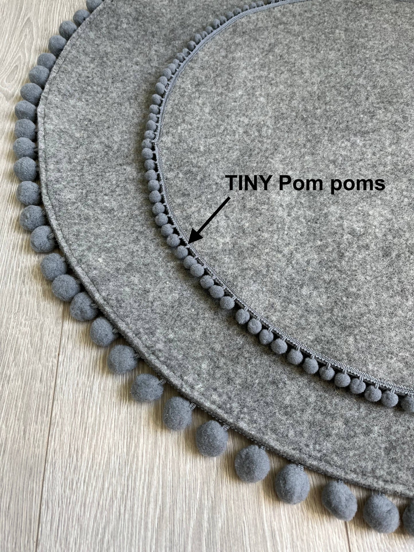 Safeplace - Runde Katzenmatte - kleine Pompons