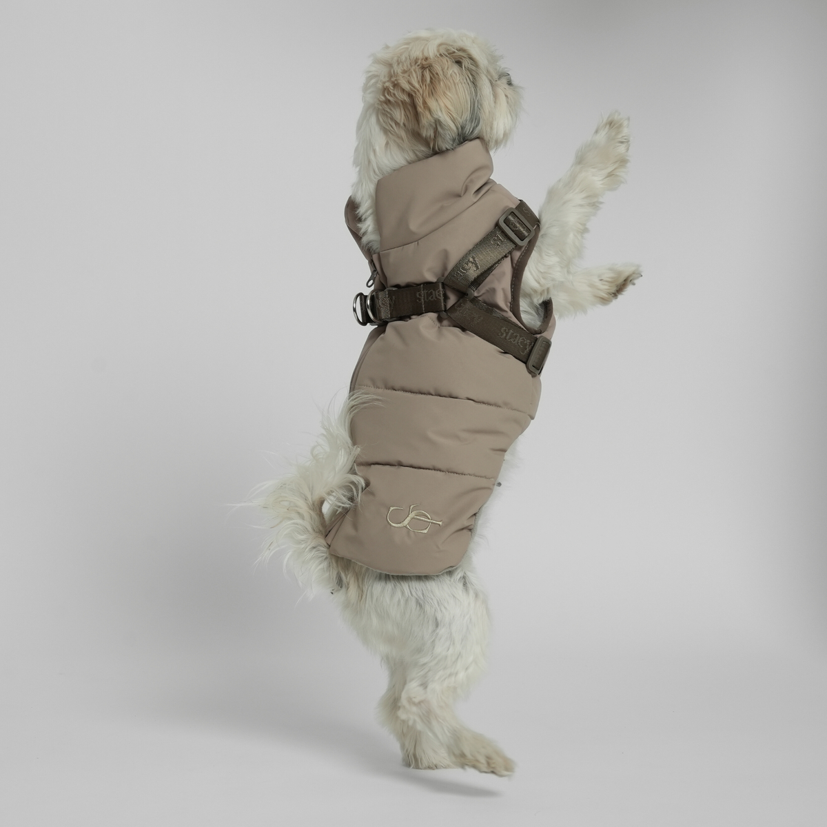 Staey - Vera Hundemantel mit Geschirr | Sand